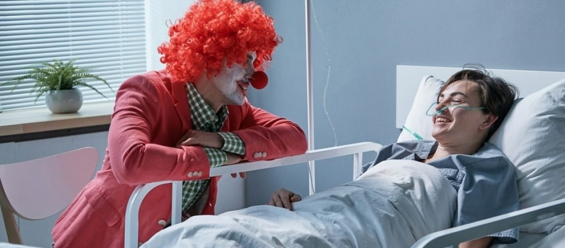 Study: Medical clowns improve sleep and shorten hospitalization duration in hospitalized children. Image Credit: AnnaStills/Shutterstock.com