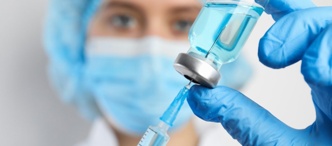 Study: Early Estimates of Updated 2023–2024 (Monovalent XBB.1.5) COVID-19 Vaccine Effectiveness Against Symptomatic SARS-CoV-2 Infection Attributable to Co-Circulating Omicron Variants Among Immunocompetent Adults — Increasing Community Access to Testing Program, United States, September 2023–January 2024. Image Credit: New Africa / Shutterstock