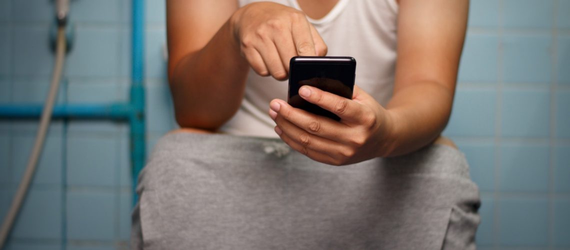 Study: Smartphone use on the toilet and the risk of hemorrhoids. Image Credit: sale.man / Shutterstock