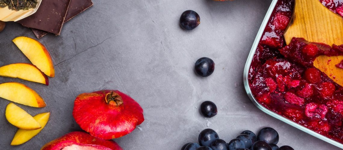 Study: Associations between flavonoid-rich food and flavonoid intakes and incident unhealthy aging outcomes in older United States males and females. Image Credit: DIVA.photo / Shutterstock
