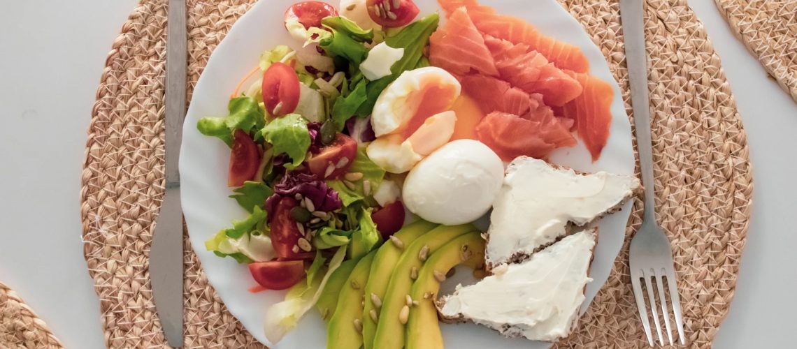 Study: Big breakfast diet composition impacts on appetite control and gut health: a randomized weight loss trial in adults with overweight or obesity. Image Credit: An Dvi / Shutterstock