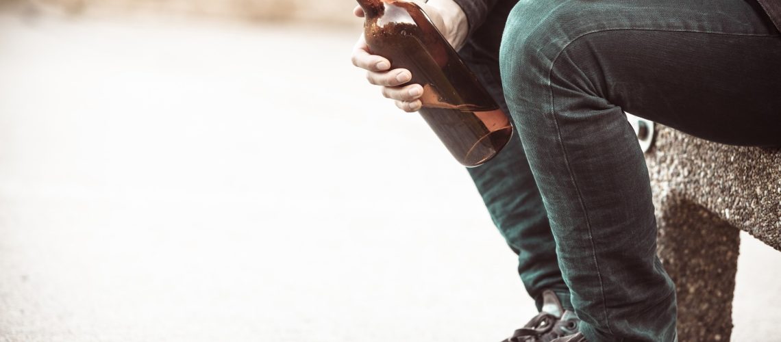 Study: Genetically modeled GLP1R and GIPR agonism reduce binge drinking and alcohol-associated phenotypes: a multi-ancestry drug-target Mendelian randomization study. Image Credit: Voyagerix / Shutterstock