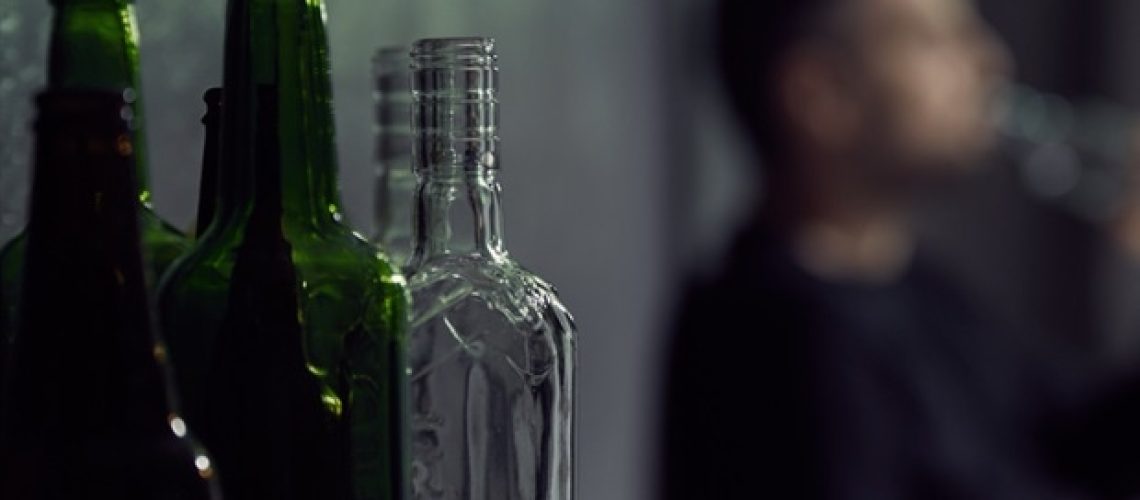 מחקר חושף קשר מפתיע בין חילוף החומרים של סוכר להתמכרות לאלכוהול