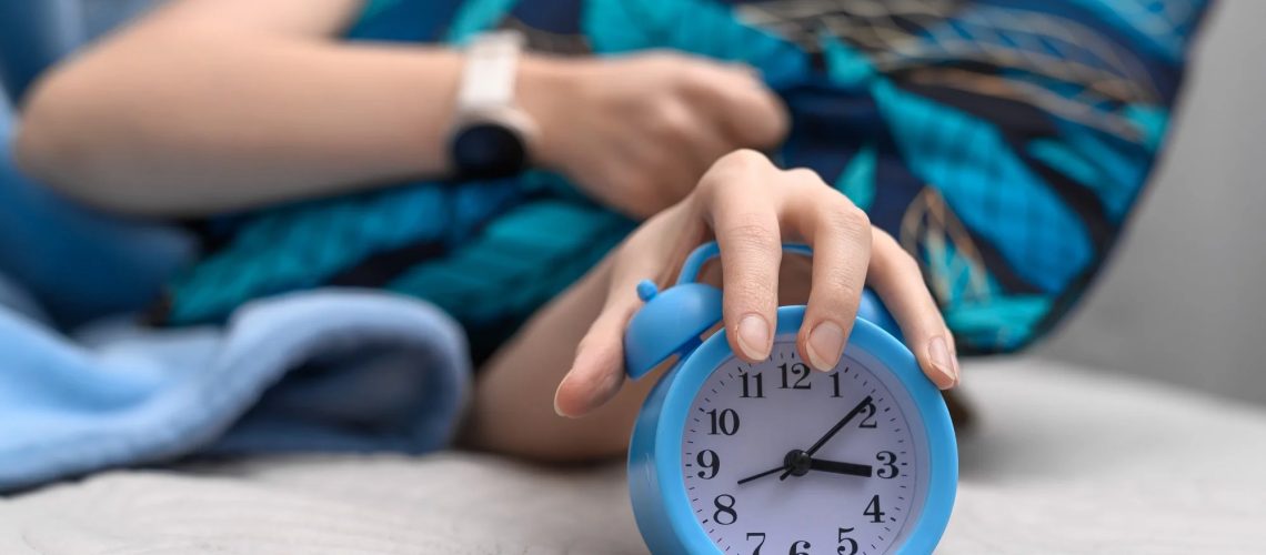 Study: Social jetlag predicts greater evening energy intake in a UK cohort. Image Credit: PawelKacperek / Shutterstock