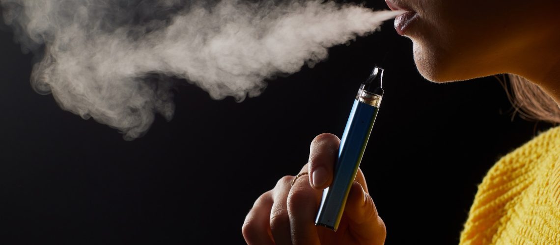 מחקר מגלה כיצד טעמי ניקוטין ומנטול על בסיס מלח משפיעים על השימוש בסיגריה אלקטרונית אצל מבוגרים צעירים
