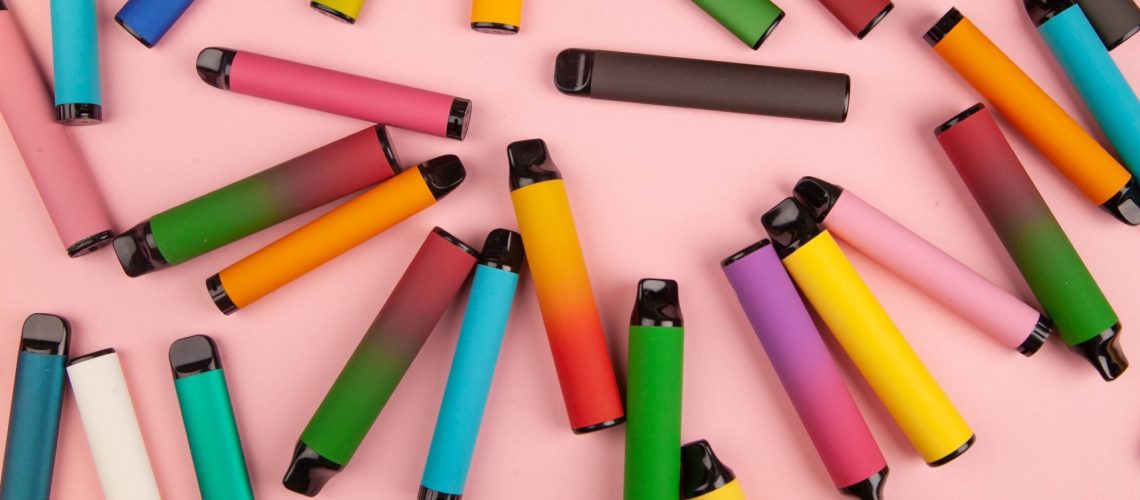 Study: Association of time spent on social media with youth cigarette smoking and e-cigarette use in the UK: a national longitudinal study. Image Credit: Master_foto/Shutterstock.com