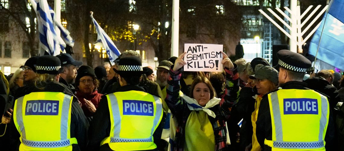 מי אחראי לאנטישמיות קטלנית? כולם ישנאו את התשובה זהו רגע של אי ודאות גדולה. הנה מה שאתה יכול לעשות בנידון.