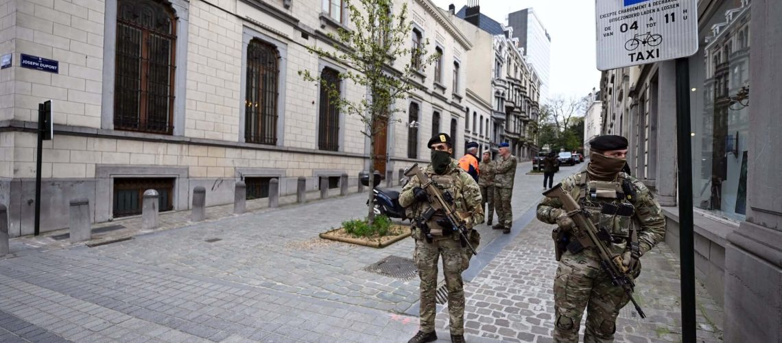 מי היא 'קבוצת הטרור' החדשה שלוקחת אחריות על התקפות אנטישמיות באירופה? זהו רגע של אי ודאות גדולה. הנה מה שאתה יכול לעשות בנידון.