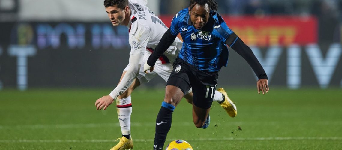 Ademola Lookman (R) battles past Christian Pulisic (L) ahead of the AC Milan vs Atalanta live stream