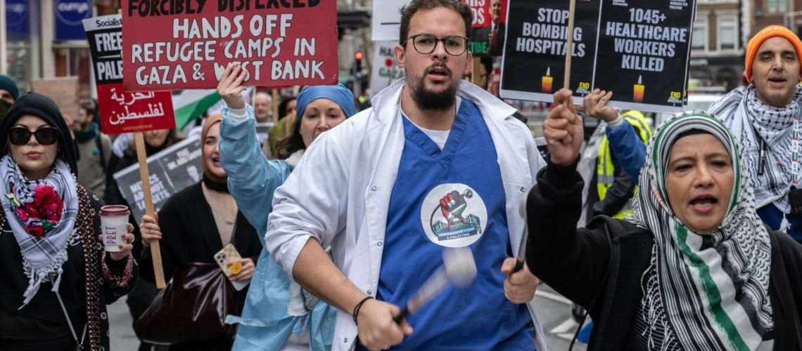 ממשלת בריטניה תומכת ברפורמות האנטישמיות של NHS שיגבילו סמלים פוליטיים. אני אישית מתאימה את כל המתנות לפרוורד, עד $36,000. האם אוכל להתאים את המתנה שלך עכשיו?