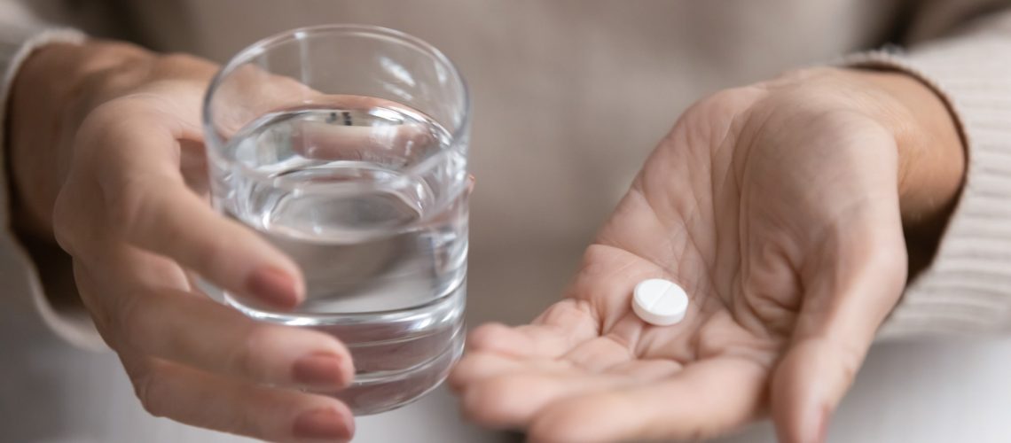 Study: Potential impact on using aspirin as the primary prevention of adverse pregnancy outcomes in twins conceived using ART. Image Credit: fizkes/Shutterstock.com