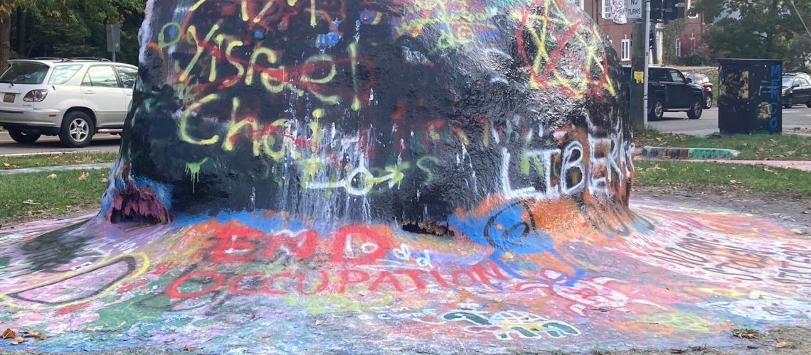 סקר: שלושה מכל חמישה אמריקאים חושבים שיהודים צפויים להתמודד עם בריונות ציבורית