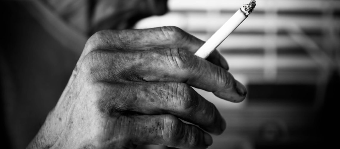 עישון פסיבי קשור לעלייה משמעותית בסיכון לתשע תוצאות בריאותיות