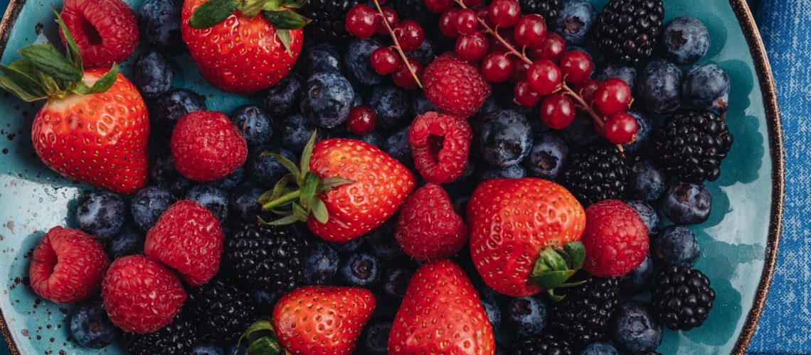 Study: Effect of replacing commonly consumed fruit in the United States with berries in the USDA healthy Dietary Patterns: a modeling analysis. Image Credit: Sabino Parente / Shutterstock