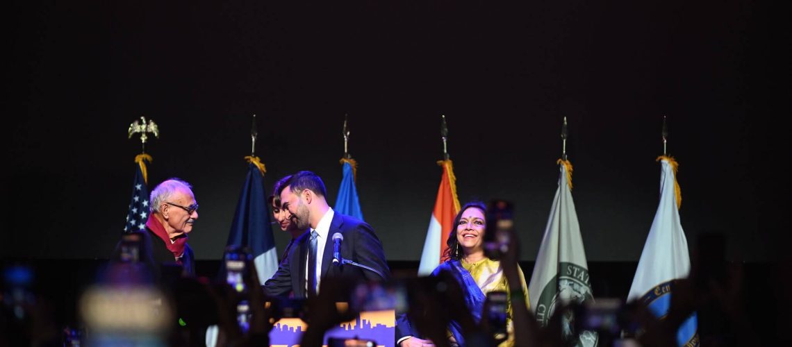 פרופסור מקולומביה מחמוד ממדאני, אביו של ראש עיריית ניו יורק הנבחר זוהרן ממדאני, מותח ביקורת על האוניברסיטה בשל אנטישמיות והפגנות