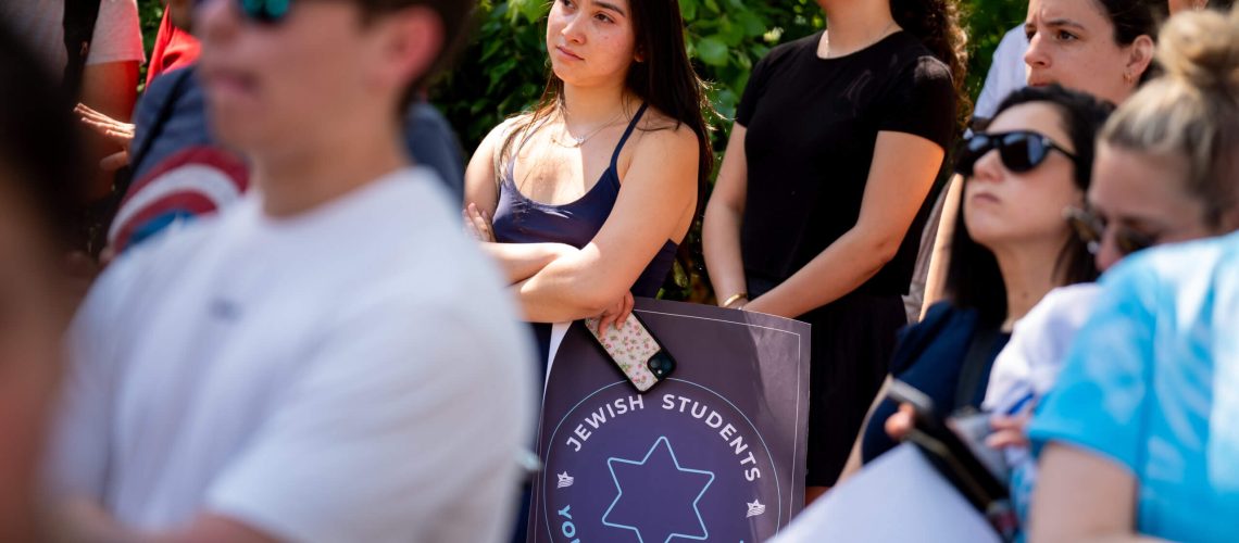 צעירים יהודים בורחים ממוסדות יהודיים: כך שומרים עליהם
