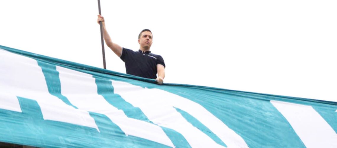 ראש האנטישמיות של טראמפ חולק את "כרטיס היהודים" של טראמפ מהסופרמיציסט הלבן