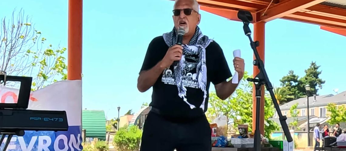 ראש עיריית ריצ'מונד עומד בפני קריאות התפטרות בגלל פוסטים שכינו את הטבח בסידני "דגל שווא"