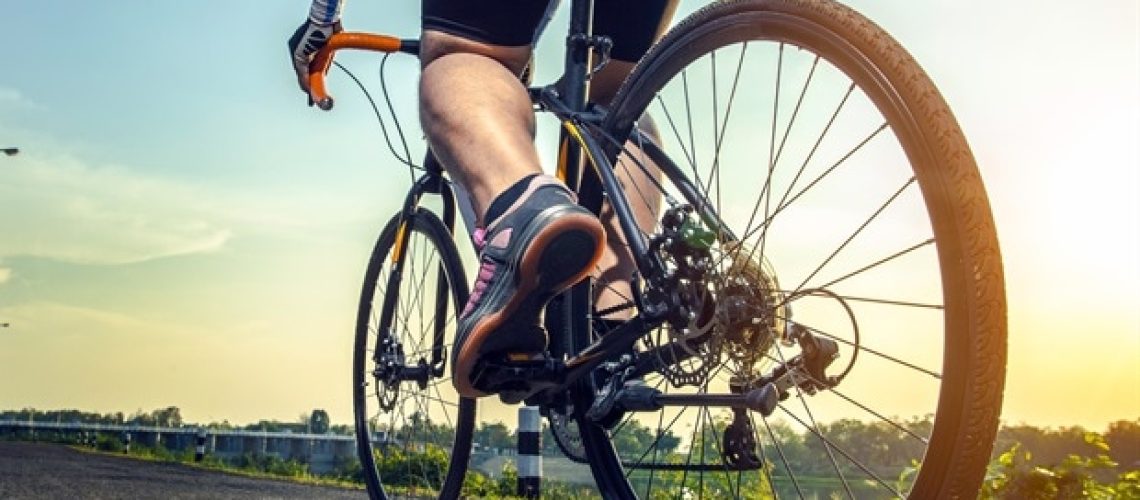 רכיבה על אופניים טנדם משפרת את הרווחה עבור חולי פרקינסון ושותפי טיפול