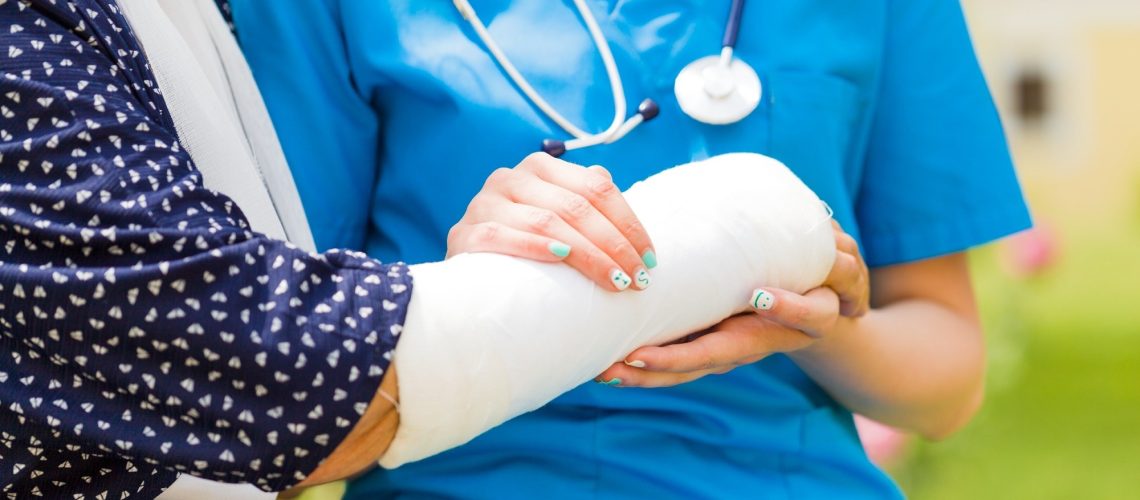 תפקוד גופני ירוד, לא צפיפות עצם, גורם לסיכון גבוה יותר לשברים בנשים מבוגרות עם סוכרת מסוג 2