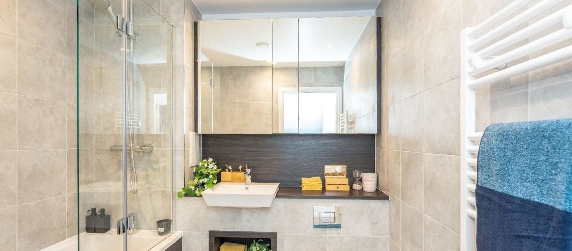 Smart bathroom setting